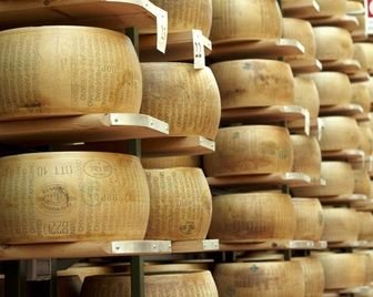 Банда воров украла сыр Пармезан почти на 1 миллион $